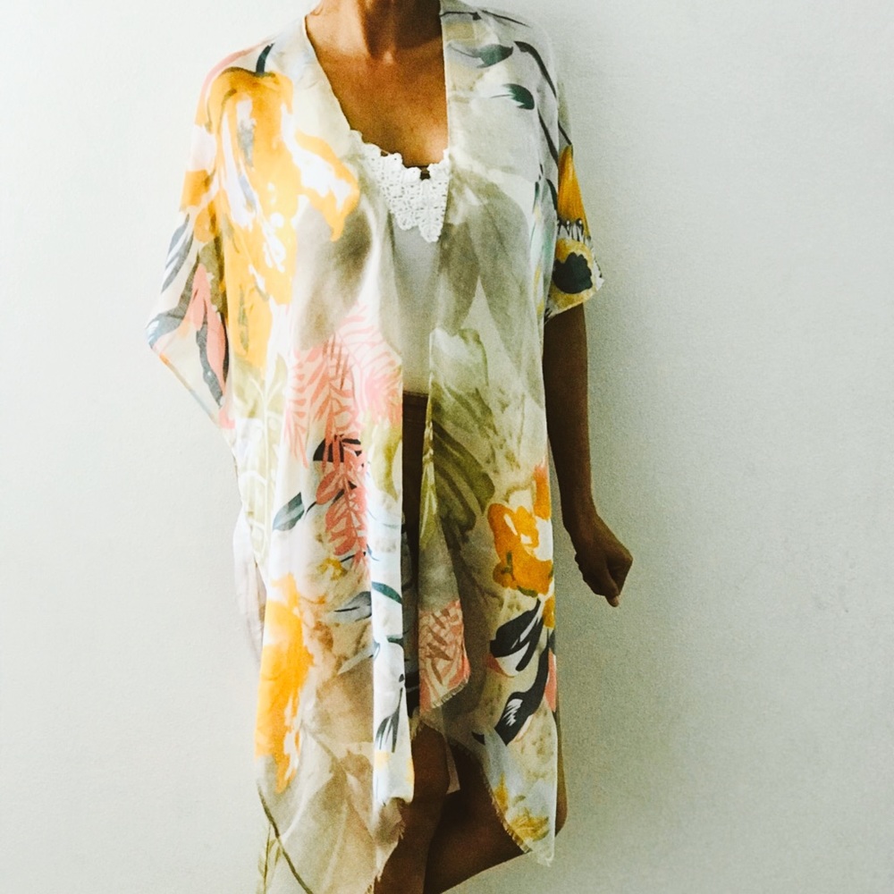 SOLD NWT Floral kimono One Size - Picture 5 of 5